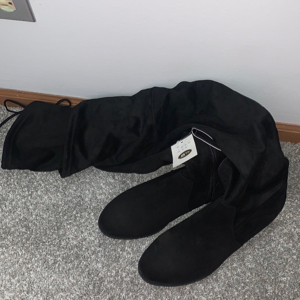 BRAND NEW W/TAGS KNEE HIGH BOOTS